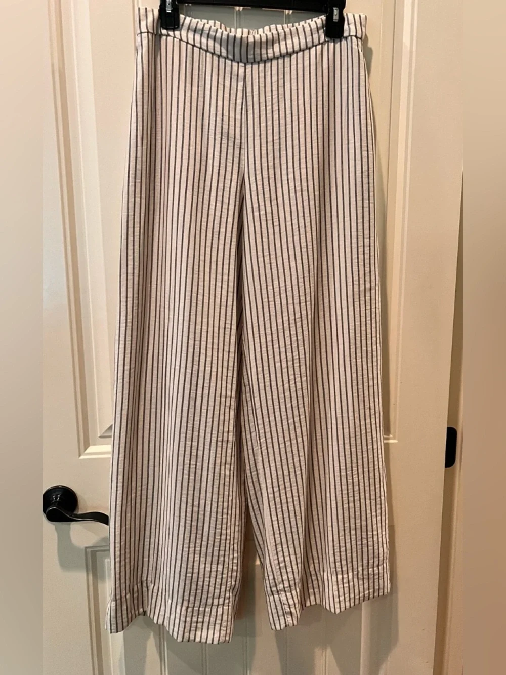 H&M Pinstripe Wide Leg Pants Flowy Pockets Side Zip LW Summer Perfect Career